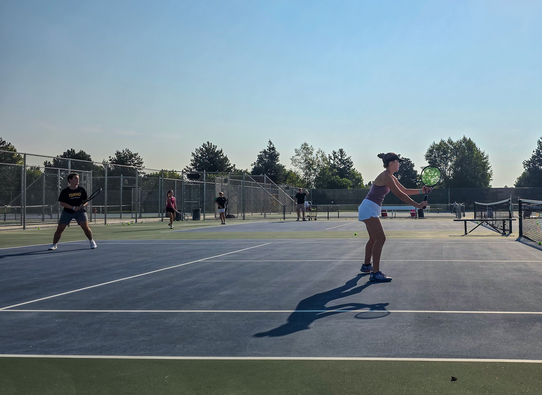 Inviting Friends to Club Tennis